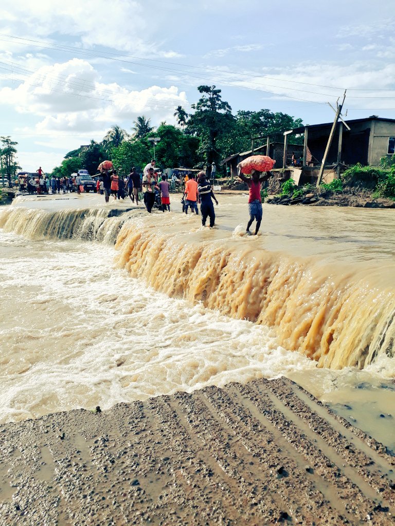 Ashim46's tweet photo. Environmental disaster is an incurable disease. It can only be prevented.
Location: Sonabarighat (NH-306) dated 24-06-2022
#silcharflood #silcharneedshelp
#assamflood2022 @dccachar @ParimalSuklaba1 @drrajdeeproy @himantabiswa @narendramodi @BarakUpdates @silcharNOW https://t.co/swA68f6LYm