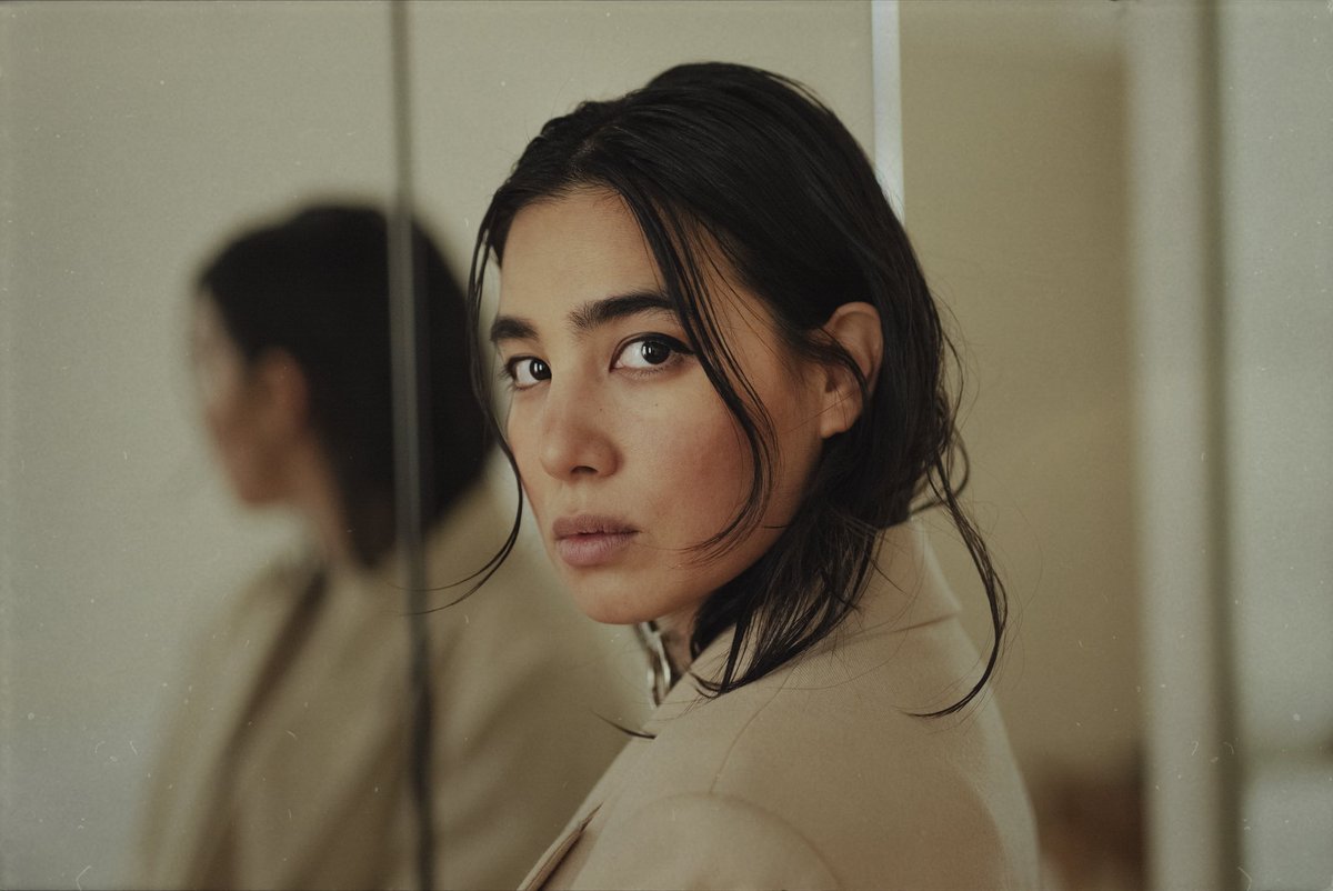 'traveller' EP  and new song 'the world behind' out today! mkx.lnk.to/Traveller_EP