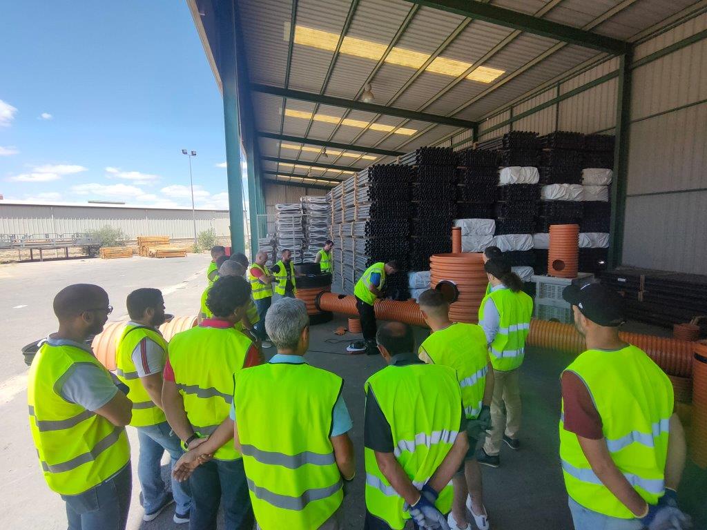 AdequaEs's tweet photo. Ayer celebramos la 3ª edición del curso “Especialista en el conocimiento e instalación de sistemas de #saneamiento estancos”, al que asistieron 14 técnicos de #ingenierías, #constructoras y @EMASAMalaga, a los que agradecemos su participación activa. https://t.co/BL2lC1eThA
