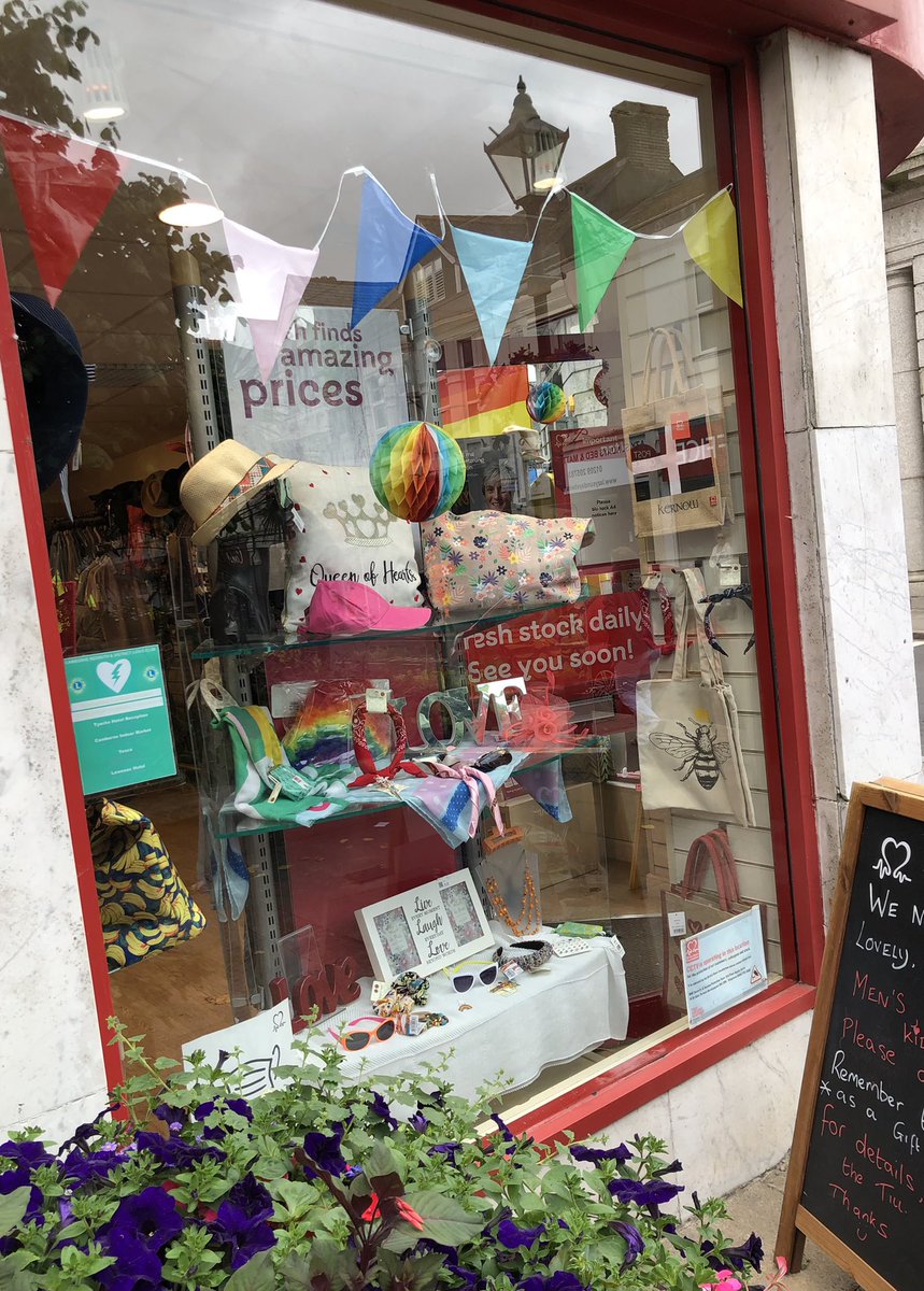 CamborneTown's tweet photo. Join us each week as we share a fabulous window display in town 🧡

This weeks ‘window of the week’ goes to the British Heart Foundation!

#WindowOfTheWeek #LoveCamborne #Camborne #MarketTown #Cornwall https://t.co/y2smTZNNlM