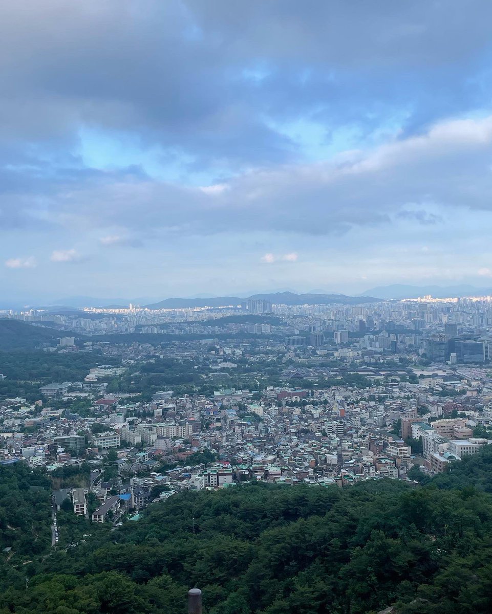 obgy66's tweet photo. 서울의 산 중 안가본 산. 인왕산.
산세가 깊어 호랑이가 살았다지요~~
서울을 한눈에 볼수 있는 경치가 정말 좋으네요~ https://t.co/MXUFbFNkVy