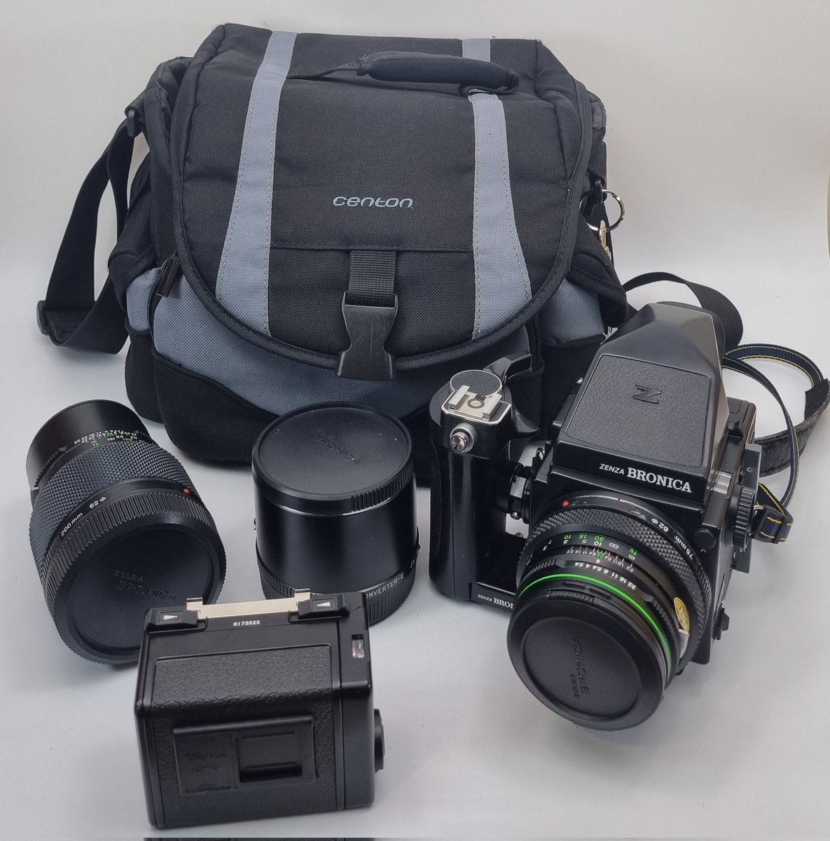KLMAuctioneers's tweet photo. Just lotted up and photographed this beautiful Zenza Bronica ETRS camera and accessories, ready for next Fridays sale.

#zenzabronica #photography #cameras #camera #photographer #bronica #auctioneer #auctioneersofinstagram #auctionhouse #auctions #auction https://t.co/vW7fwj45kn