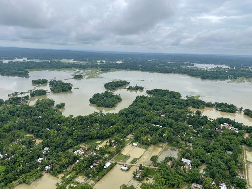 IAF_MCC's tweet photo. #AidToCivilAdministration
In response to extensive floods in Assam &amp; Meghalaya,#IAF heptr &amp; transport aircraft have been deployed across the region to deliver relief material &amp; provide succour to the locals. During the floods, 13 tons of relief material has been airlifted so far. https://t.co/ylOgSOTGsz