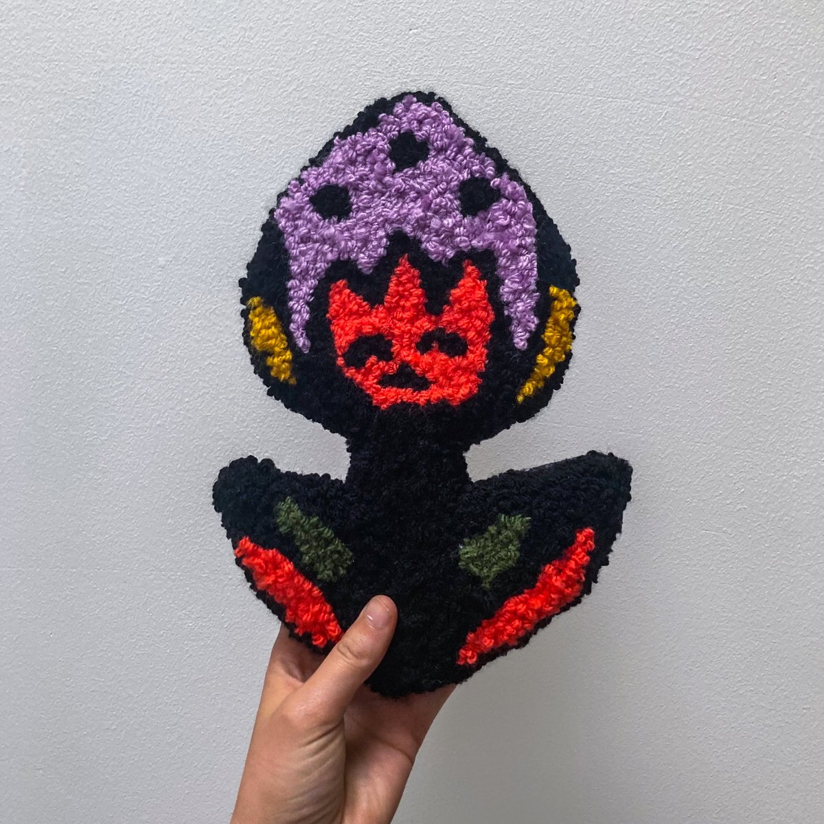 I made this cute flower rug #needlepunch