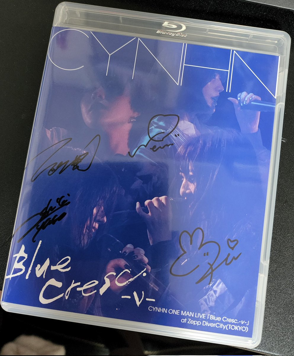 ryo___cyn's tweet photo. サイン入り届いた〜
#BlueCresc
#CYNHN https://t.co/SUN1hhMe7Z