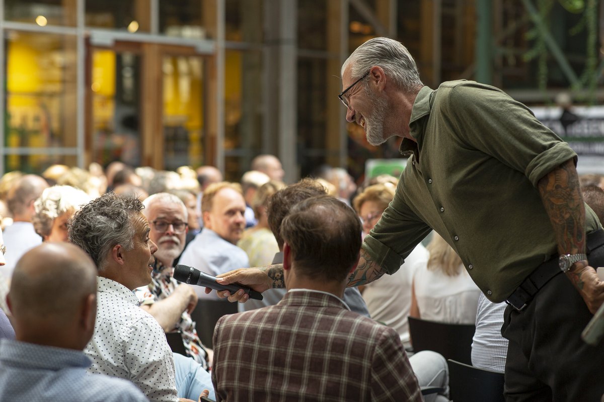 stvv_nl's tweet photo. We genieten nog na van een topdag gister, ons Stakeholder Event. Mooi om te zien hoe de verspillingsvrije beweging bruist. Bijzondere dank aan Eric Corton, alle sprekers en leveranciers van de circulaire hapjes/drankjes! https://t.co/Tg2ElIQpRg
