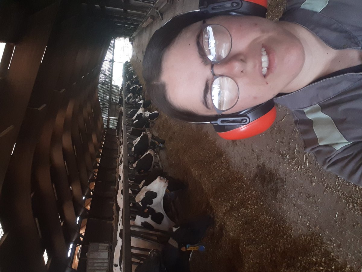 AnaisLuherne's tweet photo. #selfivendredie 😀 #agrigirl #bzh https://t.co/dUk46NXuTM