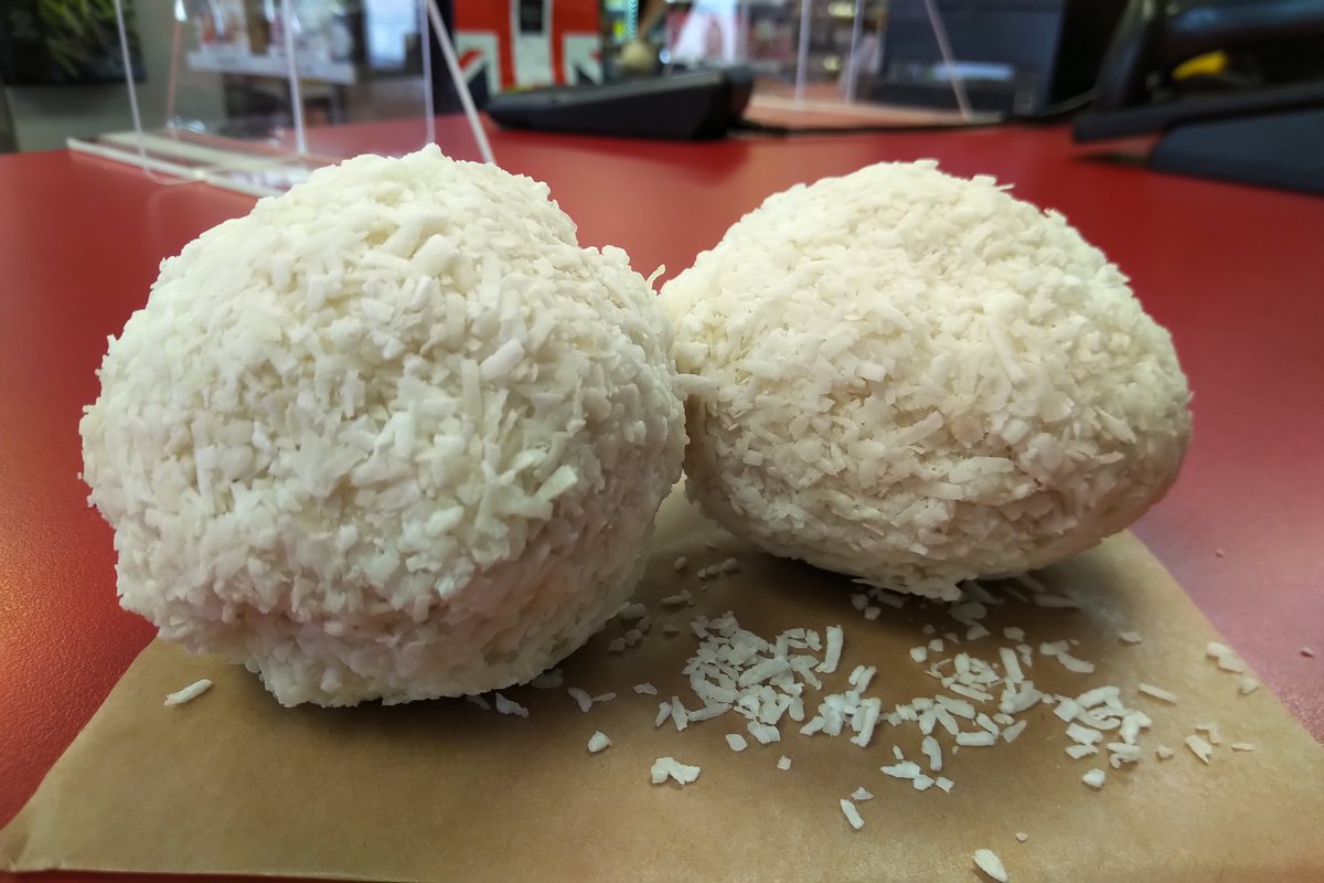We all have heard about changing weather patterns well.....this was crazy yesterday we had enough snow to make SNOWBALLS!!! Unlike the real thing they will only last until Saturday. Available in our Whitby shop located at 214 Dundas Street East