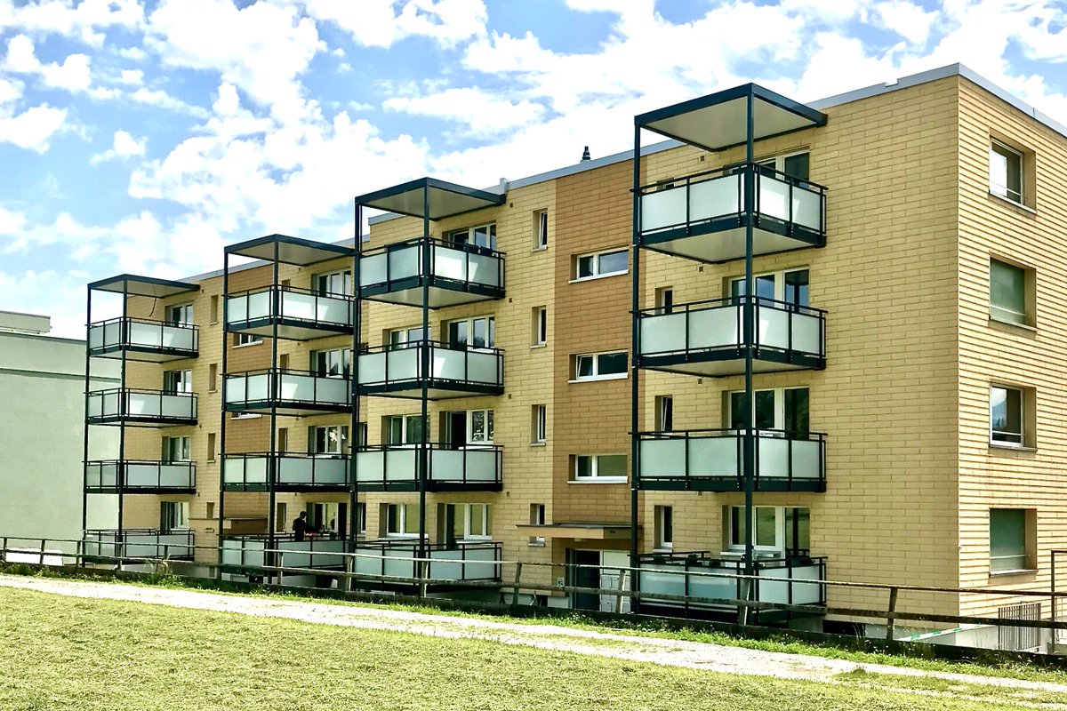 a_aspacher's tweet photo. Spittelmeister® Fertigbalkone
https://t.co/WSJdosA3zm
MFH wurde innen komplett saniert und erhielt zusätzliche Balkone. Jeder #balkon hat eine #fläche von 10m2. 

#spittelmeister #balkon #alubalkon #balkongeländer #aspatec #fassade #wdvs #schönerwohnen #sanierung #wohnraum https://t.co/z0FkwZ1Jhv