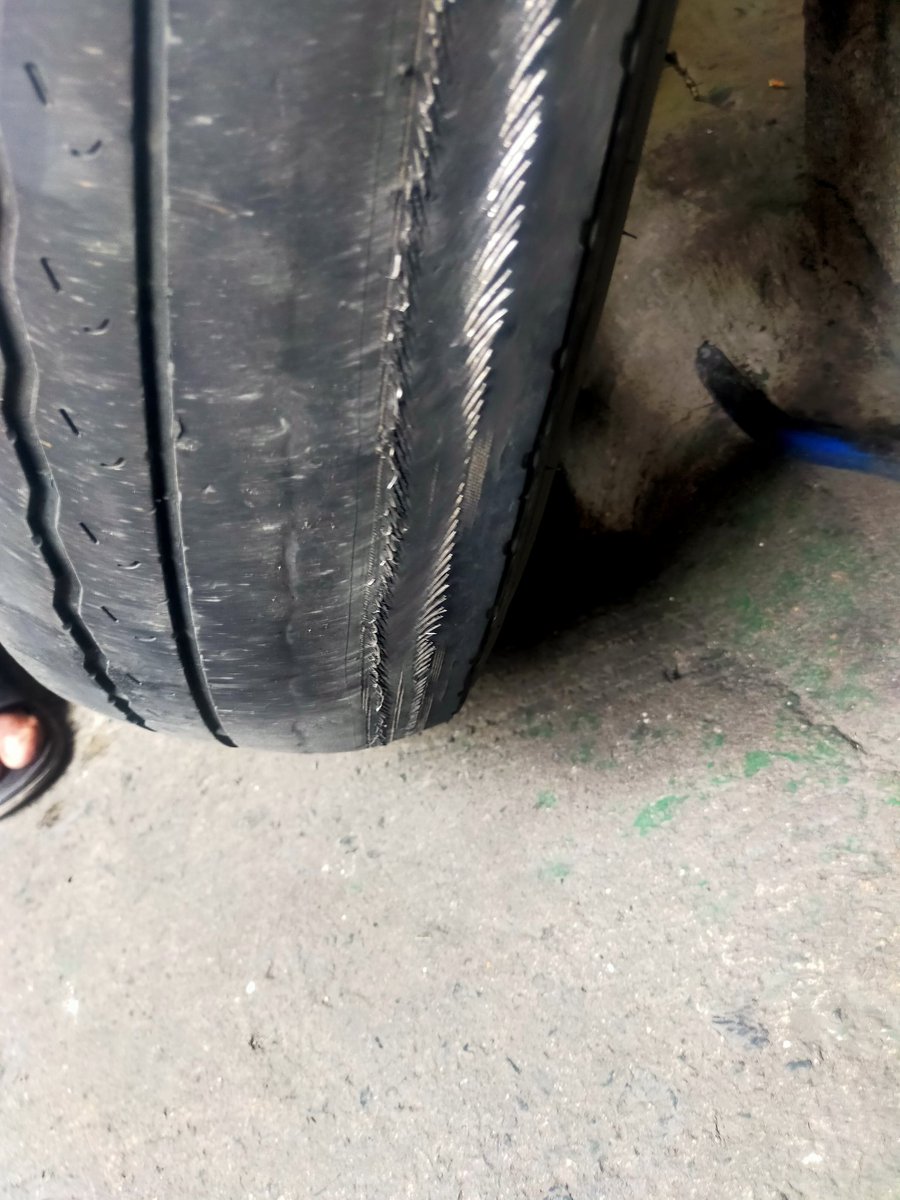 LeoSam_18's tweet photo. So lucky no accident happen to me and my passengers 600Km drove like this... What i earned on that drive is not enough to buy 4tires. I really appreciate some extra funds to help me. Thank you in advance. #BSVCommunity #DOGECommunity #DGBCommunity
#Friends2Support https://t.co/XKd8MtvDqC