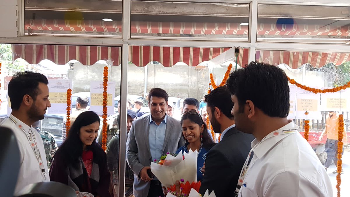 UIDAIChandigarh's tweet photo. Announcing #AadhaarSevaKendra in Srinagar is now operational at Ground Floor, NB House, Commercial Complex, Exchange Road, Lal Chowk, Srinagar.  
1/3 https://t.co/Tz0Ay5sOX6