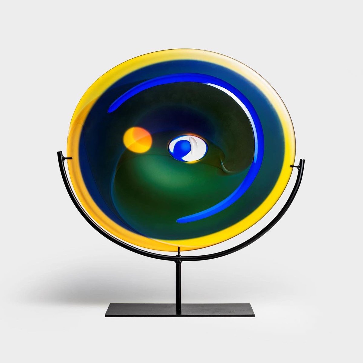 PyramidChester's tweet photo. Unique plate in blue – Yellow by Göran Wärff designed for Kosta Boda 

https://t.co/tB7FnWvWXM

#designerglassware #unique #artglass #goranwarff #chestercheshire #gifts #giftideas #chestershopping #artcollectors #glasscollectors #design https://t.co/MwlHwocNiK