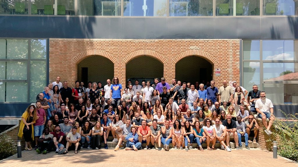 El #profesorado y el #PAS de #EscuelaIDEO os desea un #felizverano. ¡Un año más, GRACIAS!
"Qué maravilloso es que nadie tenga que esperar ni un segundo para empezar a mejorar el mundo" Ana Frank