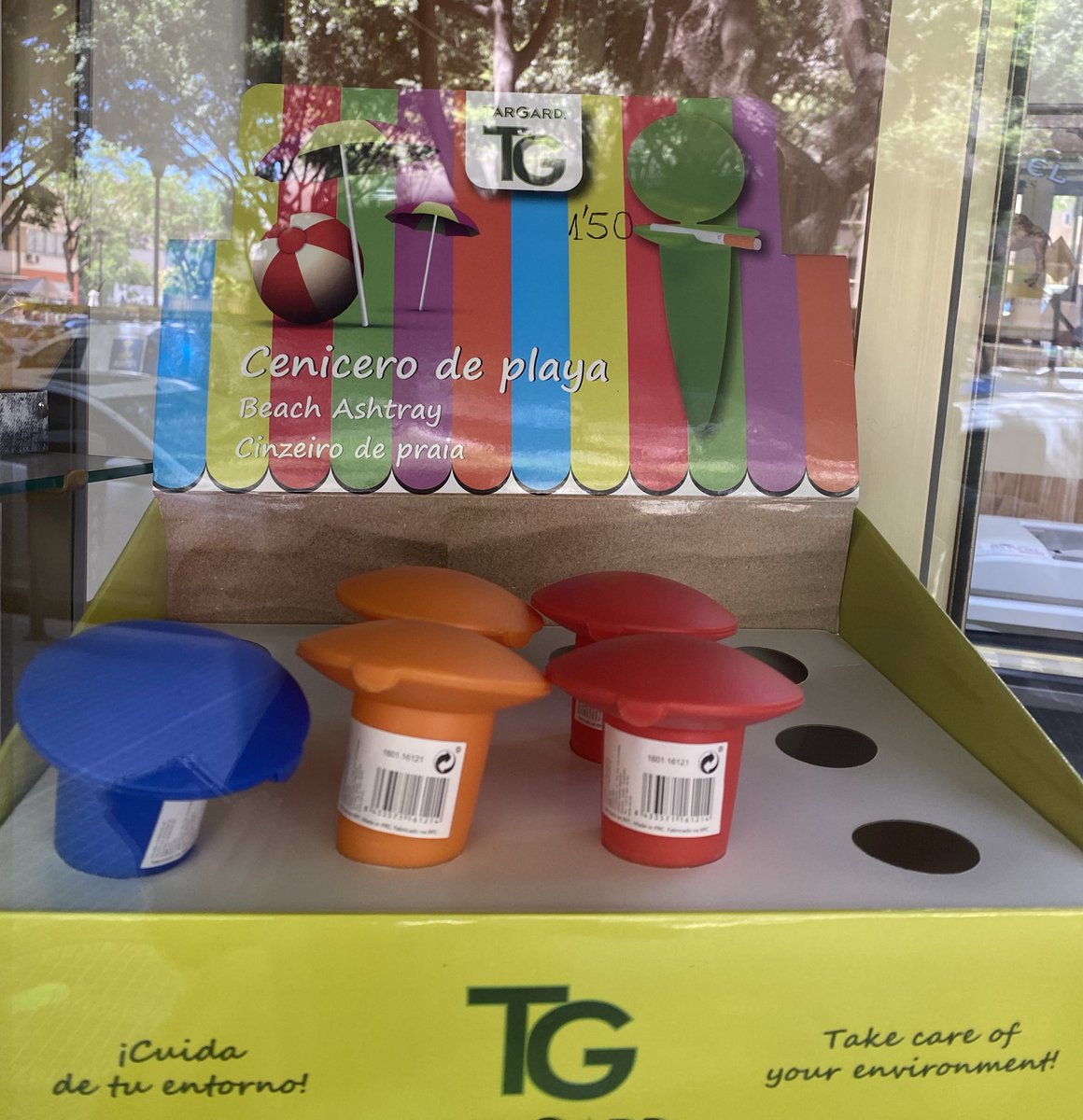 Don <a href="/TomasGarciaTG/">TOMÁS GARCÍA SERRANO</a> que callaito lo tenías el negocio de los ceniceros de playa, lógico en un tío emprendedor e inteligente, cuidaito que hacienda acecha ¡feliz verano maestro nos vemos en los shows!