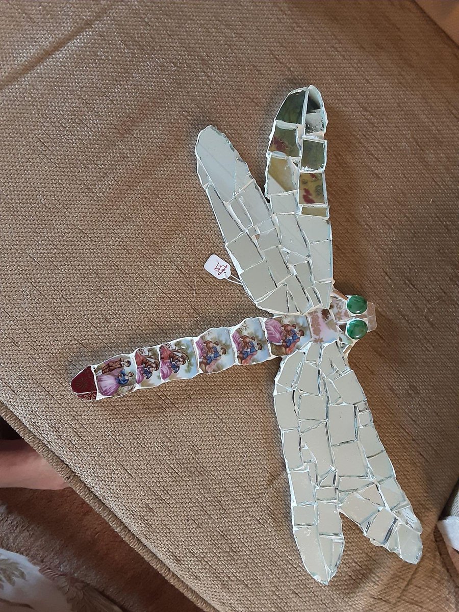 Bridge_Arts_'s tweet photo. Todays featured artist, is maker Ethel Trigg.

"My art is made from recycled china and jewellery. It depicts animals, birds and flowers. I also make mirrors using, where possible recycled mirrors and china.."

To read more of Ethel and other makers, visit: https://t.co/YQ14jZNpKZ https://t.co/BmhnOY5p4X