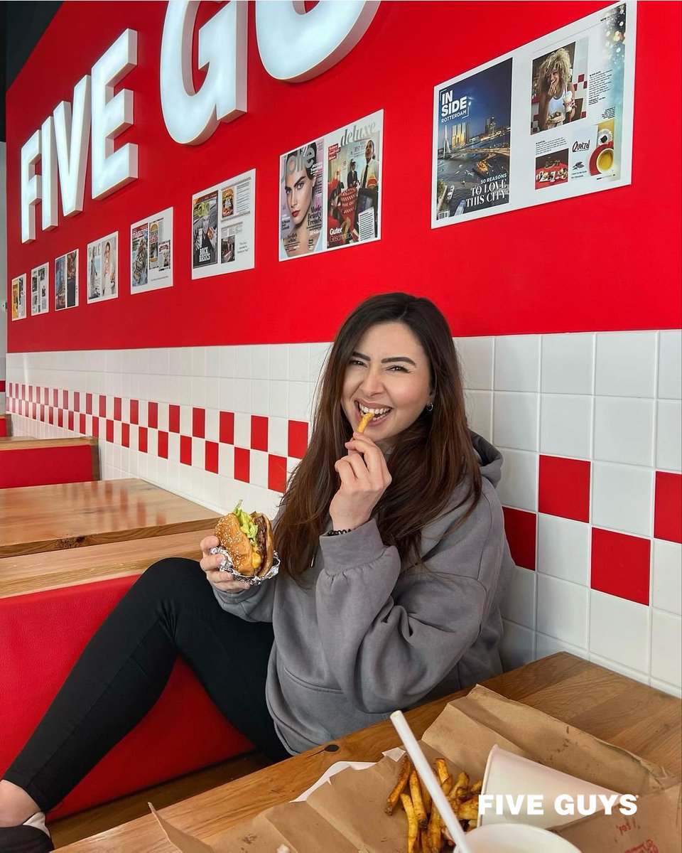 The face you make when you got a burger in the left hand, and a fry moving straight to your mouth! (📸 : meltemtopuz | Instagram)
 ________

#fiveguysbe #fiveguys #5guys #burgersandfries #5guysburgers #burgers #fries