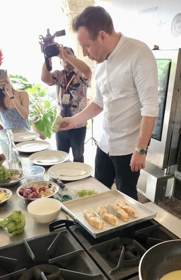 IrlEmbIndonesia's tweet photo. Today the chef-owner of the #Michelin Star @CureSingapore restaurant is teaching guests how we cook our salmon in Ireland, with some Irish history to go with it. 

#UFF22 https://t.co/PjrhE8shzp
