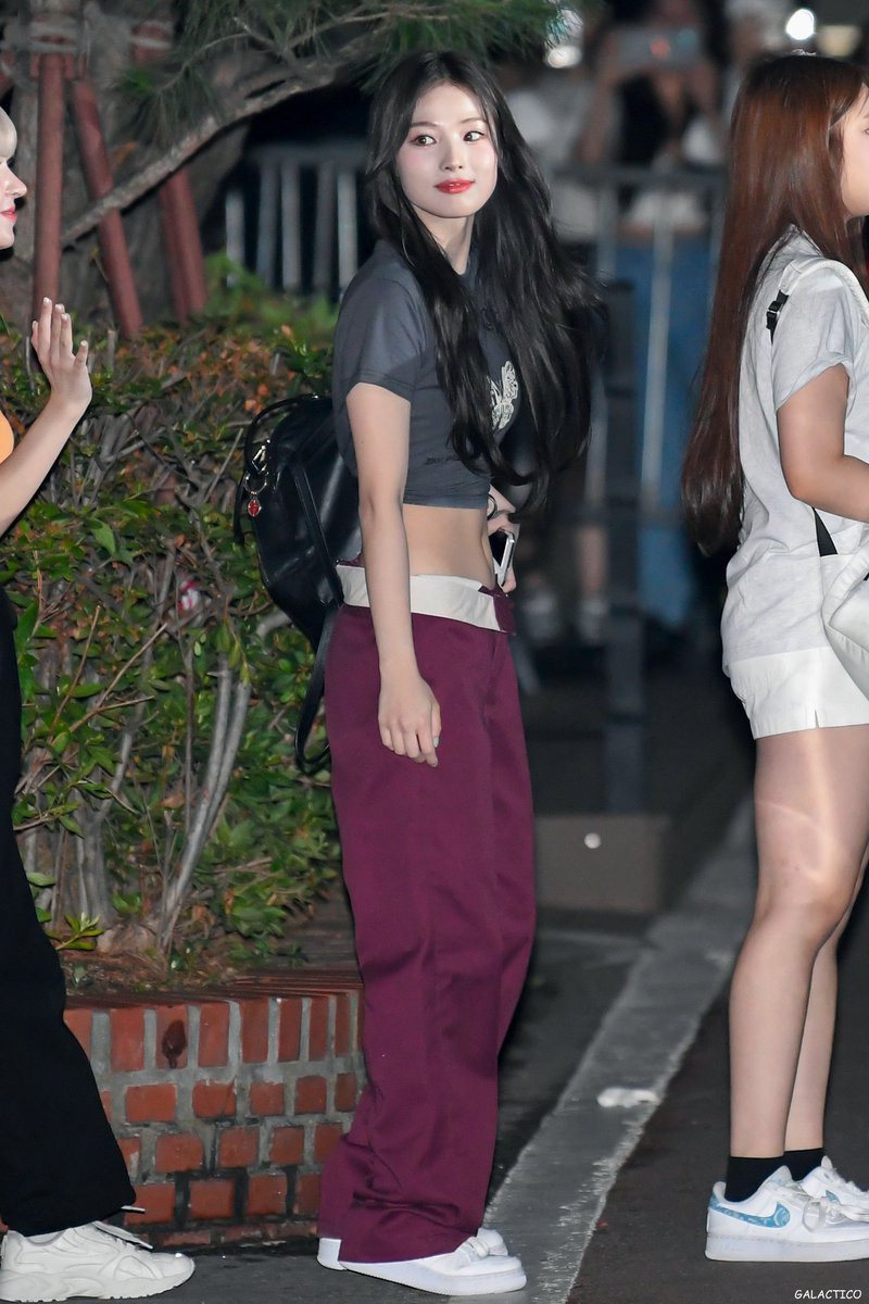 galactico131's tweet photo. 220624 뮤직뱅크 퇴근 엔믹스 지니

#NMIXX #엔믹스 #지니 #JINNI https://t.co/U8LZsTmnQG