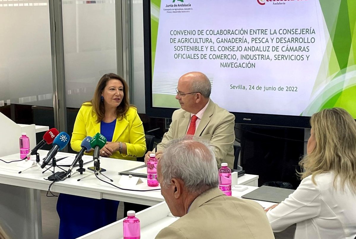 AgriculturAnd's tweet photo. 🔬🥦 @CarmenCrespoPP apuesta por tecnología “con sello #andaluz” que contribuya a #abaratar los altos #costes de producción del sector #agroalimentario.
🌐 https://t.co/ftBIMEJUlx https://t.co/OzzE78Czbt