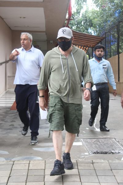 middaygujarati's tweet photo. #SunnyDeol spotted outside Eye clinic in Bandra
#Actor #BollywoodActor #ActorUpdates #celebspotted #bandra #eyeclinic #sunnydeolstyle
https://t.co/hPdNP09syC https://t.co/8W5cvNnSKy