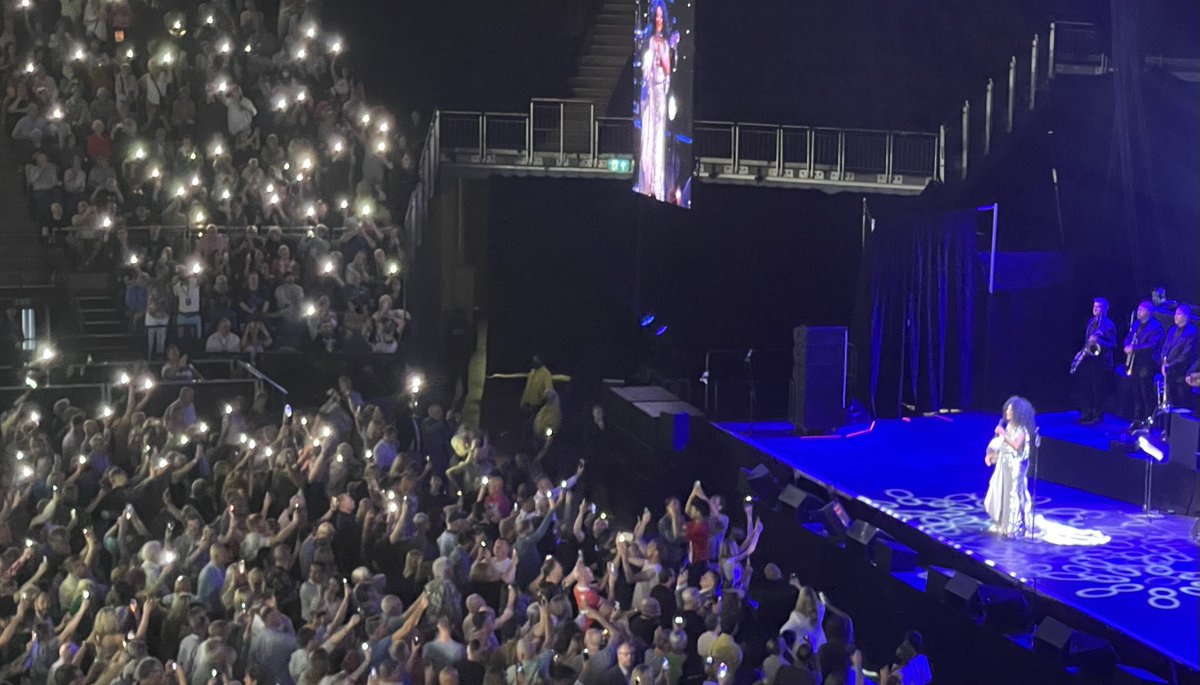 PassionForPaint (@julie_paint) on Twitter photo Some pics from last night’s Diana Ross show <a href="/O2Arena__/">O2 Arena</a>  Loved Diana’s outfits, wonderful songs and the atmosphere was brilliant! #dianaross <a href="/DianaRoss/">Ms. Ross</a> 💖🎶 Some pics from last night’s Diana Ross show <a href="/O2Arena__/">O2 Arena</a>  Loved Diana’s outfits, wonderful songs and the atmosphere was brilliant! #dianaross <a href="/DianaRoss/">Ms. Ross</a> 💖🎶