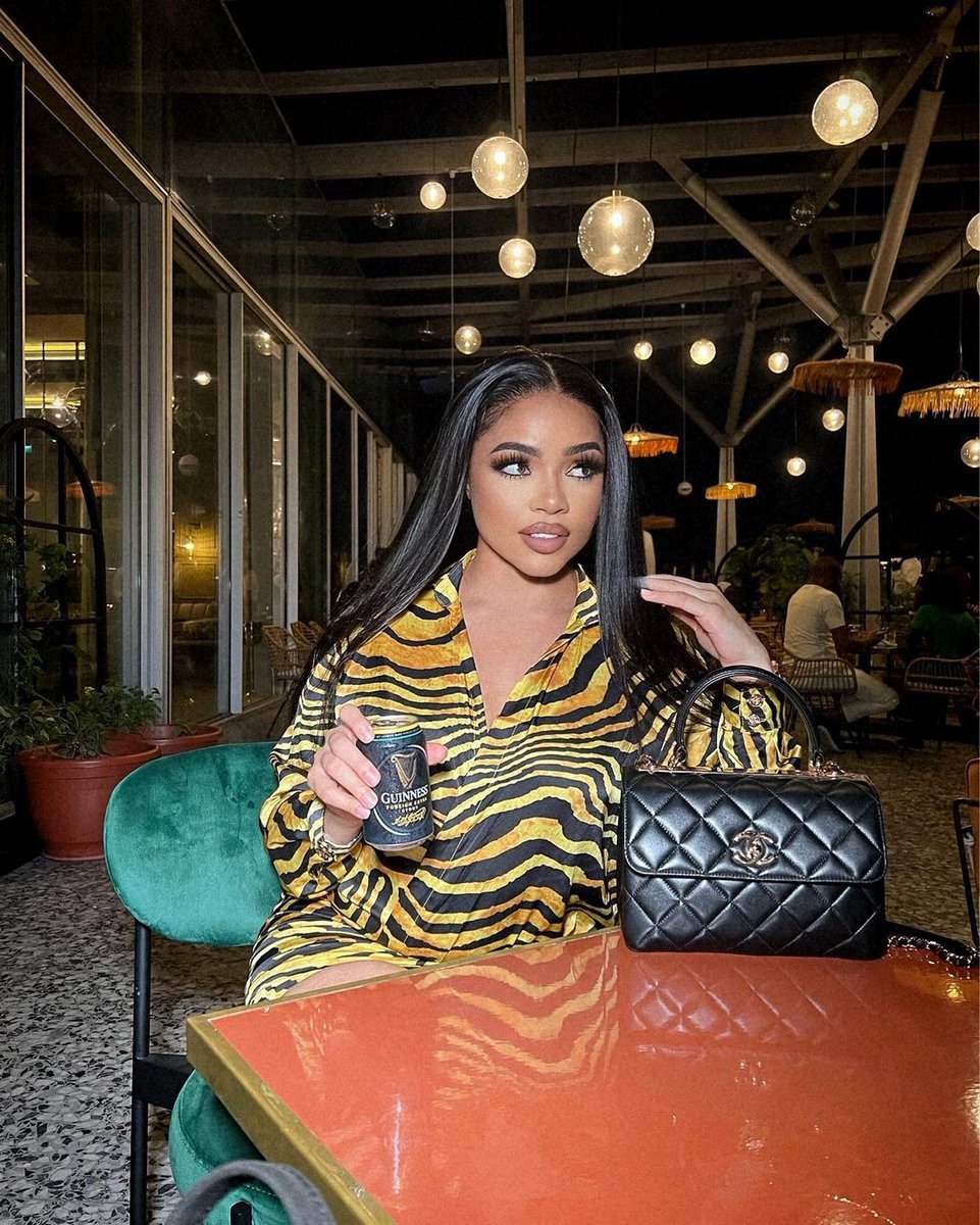 zariisbae's tweet photo. Queen Of Guinness with her drink
Shop At Itel
Own Shoes By Flora
#ShopSBF
#NengiRebeccaHampson https://t.co/slveVVSarG