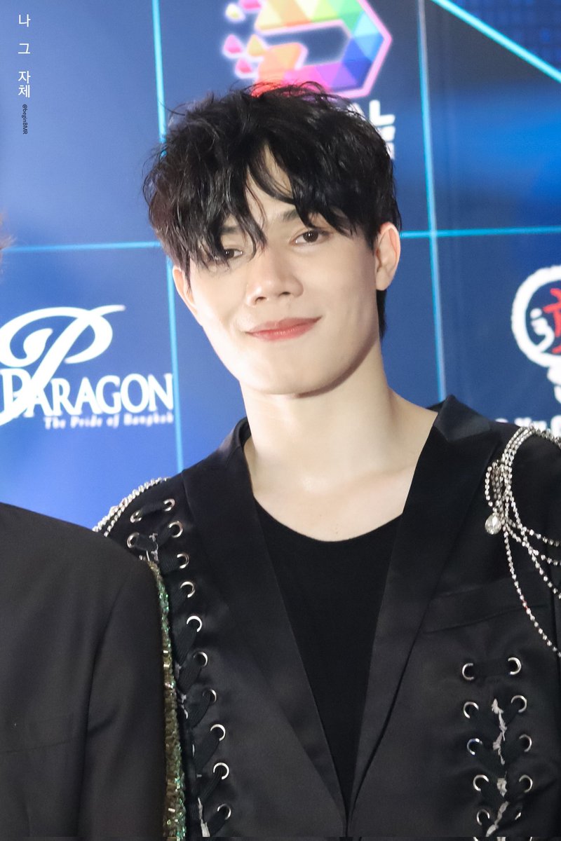 beginBMR's tweet photo. 110622   📸💦

- TIKITAKATA -
@bank_thanathip
#แบงก์ผู้บ่าวเท้าไฟ 
#ELEMENTDebutStage https://t.co/RcSFrv2i52