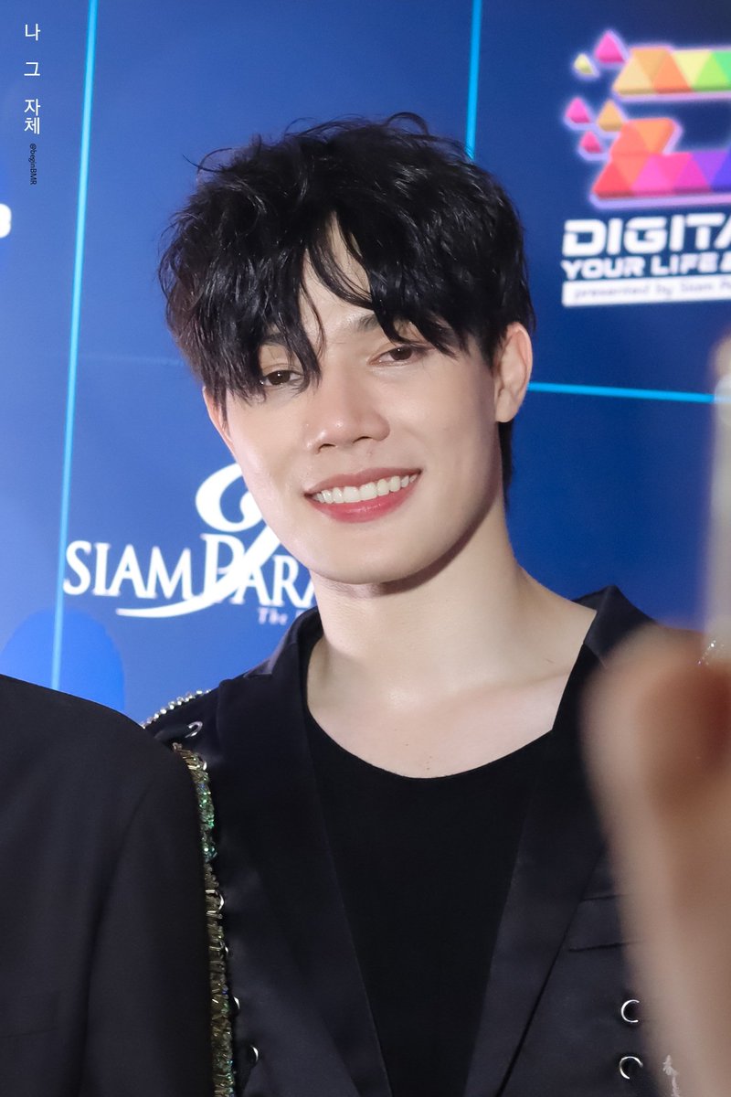 beginBMR's tweet photo. 110622   📸💦

- TIKITAKATA -
@bank_thanathip
#แบงก์ผู้บ่าวเท้าไฟ 
#ELEMENTDebutStage https://t.co/RcSFrv2i52