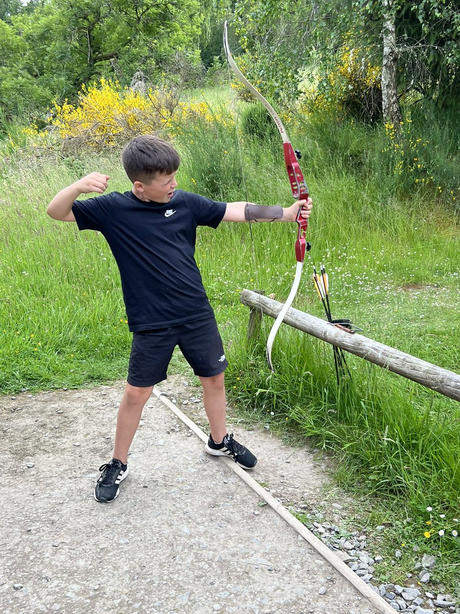 MrsMclean9's tweet photo. Group 3 Archery. Lots of Robin Hoods in training #aspirebelieveachieve #schoolcamp @NewtongrangePS https://t.co/Q74YbpJBRo