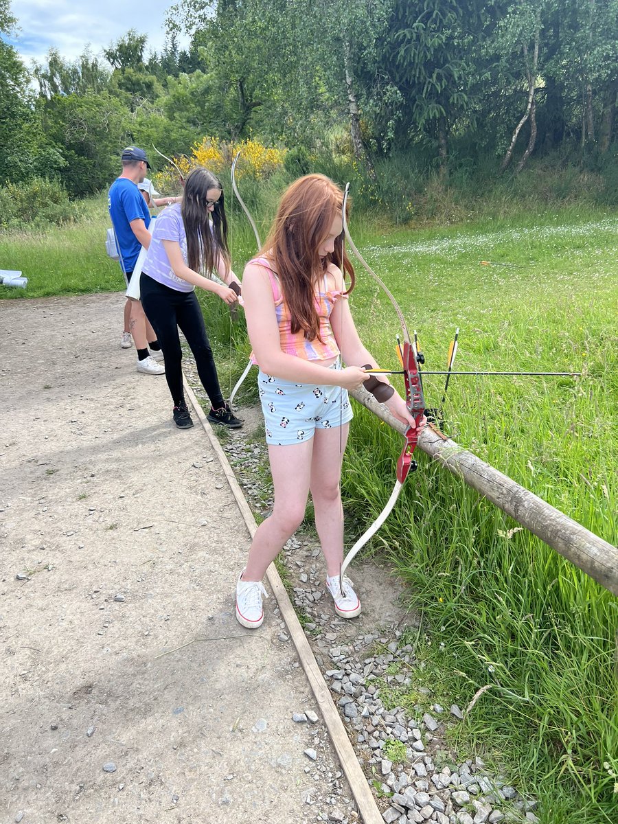 MrsMclean9's tweet photo. Group 3 Archery, lots of Robin Hoods in training #aspirebelieveachieve #schoolcamp @NewtongrangePS https://t.co/oRobGQniBa