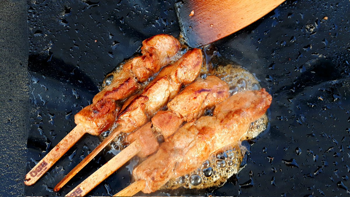 Lekker op de scottel braai van alles klaar maken je kunt het bij elkaar gooien met tussenpozen zodat alles een beetje op de zelfde tijd gaar is ideaal. foto's John de vries 2020. @NPORadio5