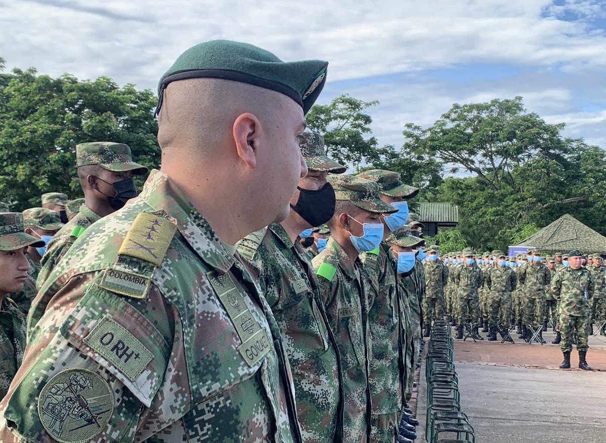 ejercito_COPER's tweet photo. #FelizViernes hoy desde la Escuela de Soldados Profesionales, el @ejercito_COPER despliega sus capacidades para fortalecer la moral combativa de nuestros nombres. 1.200 alumnos, futuros Soldados Profesionales estarán protegiendo nuestro territorio 🇨🇴 

PATRIA, HONOR, LEALTAD https://t.co/RyLLKbp0lx