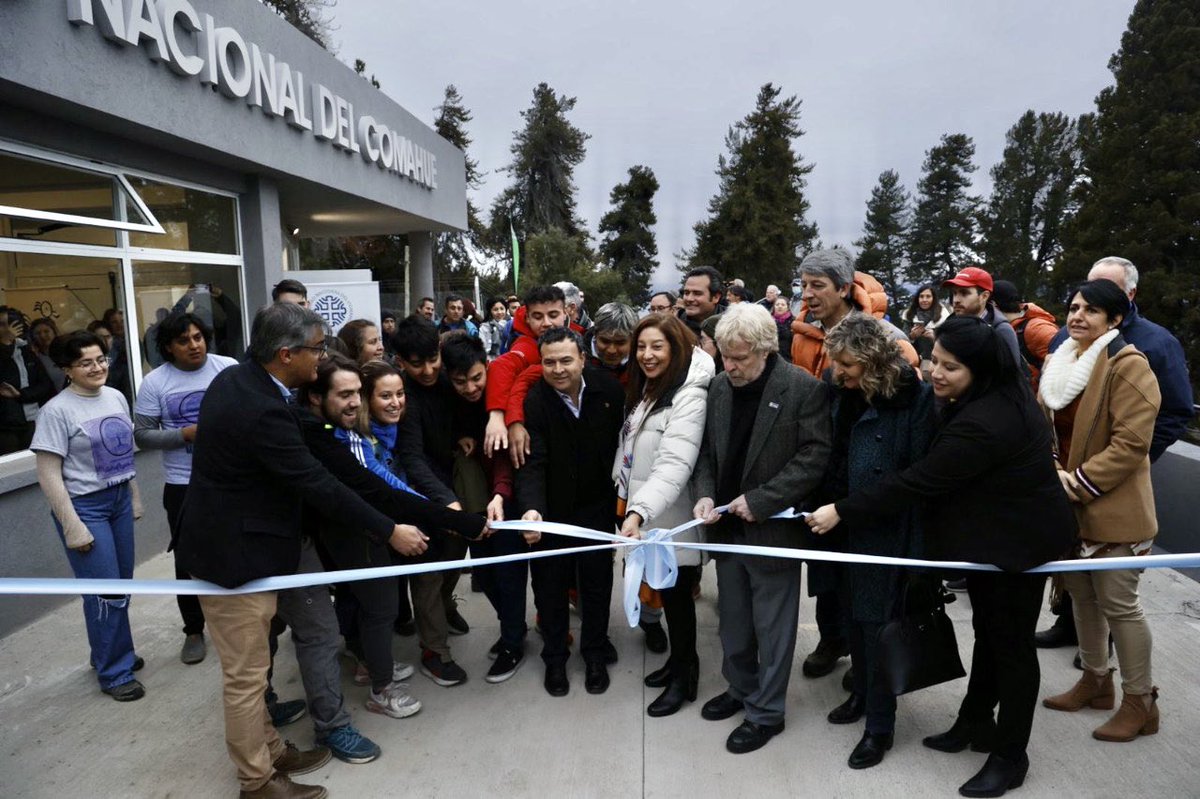 Bariloche cuenta con el gimnasio más grande de la provincia. Este sueño que iniciamos a finales de 2017 hoy es una realidad, y marca un antes y un después. Felicitaciones a los alumnos y autoridades de la UNCO, al Gobierno Provincial y Municipio. ¡Que lo disfruten! #Juntosaca✅