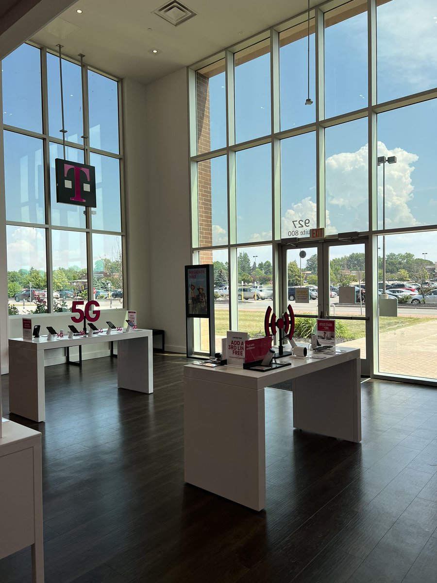 26 years of Tmo experience between the two! Webster NY is a beautiful store with a great experience coach RSM Kris at the helm. Thanks for a great DSE visit! #retail #leadership #partnership
<a href="/Jchocks/">Jamie Manciocchi</a> <a href="/kosmoski/">Ed Kosmoski</a> <a href="/AmrWahba1080/">Amr Wahba</a> <a href="/Starandzipper/">Robin Plimpton</a> <a href="/HollyJoyRamos/">Holly Ramos</a>