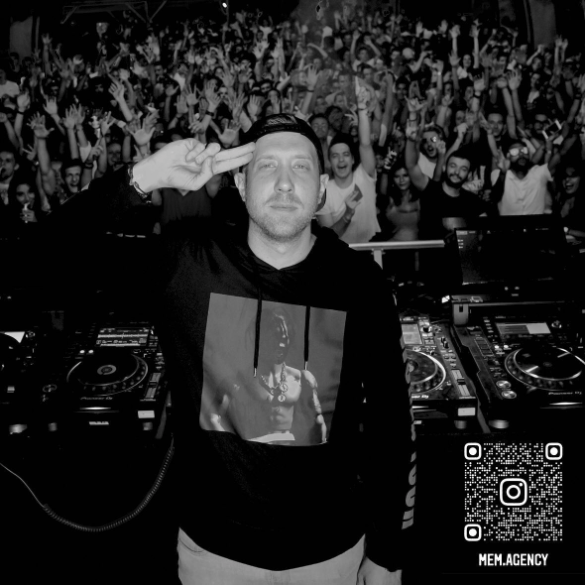 <a href="/GregKercia/">Greg Kercia</a> is a real beast and experienced DJ/producer. He has opened several times for the Pardon My French team here in Paris and is about to throw a super heavy warm-up 🤯 including a huge surprise at the end of it. 😭😂
<a href="/metazooxyz/">zoo</a> H-4!!!! <a href="/BitBears/">🄱🄸🅃🄱🄴🄰🅁🅂</a> 🖤
