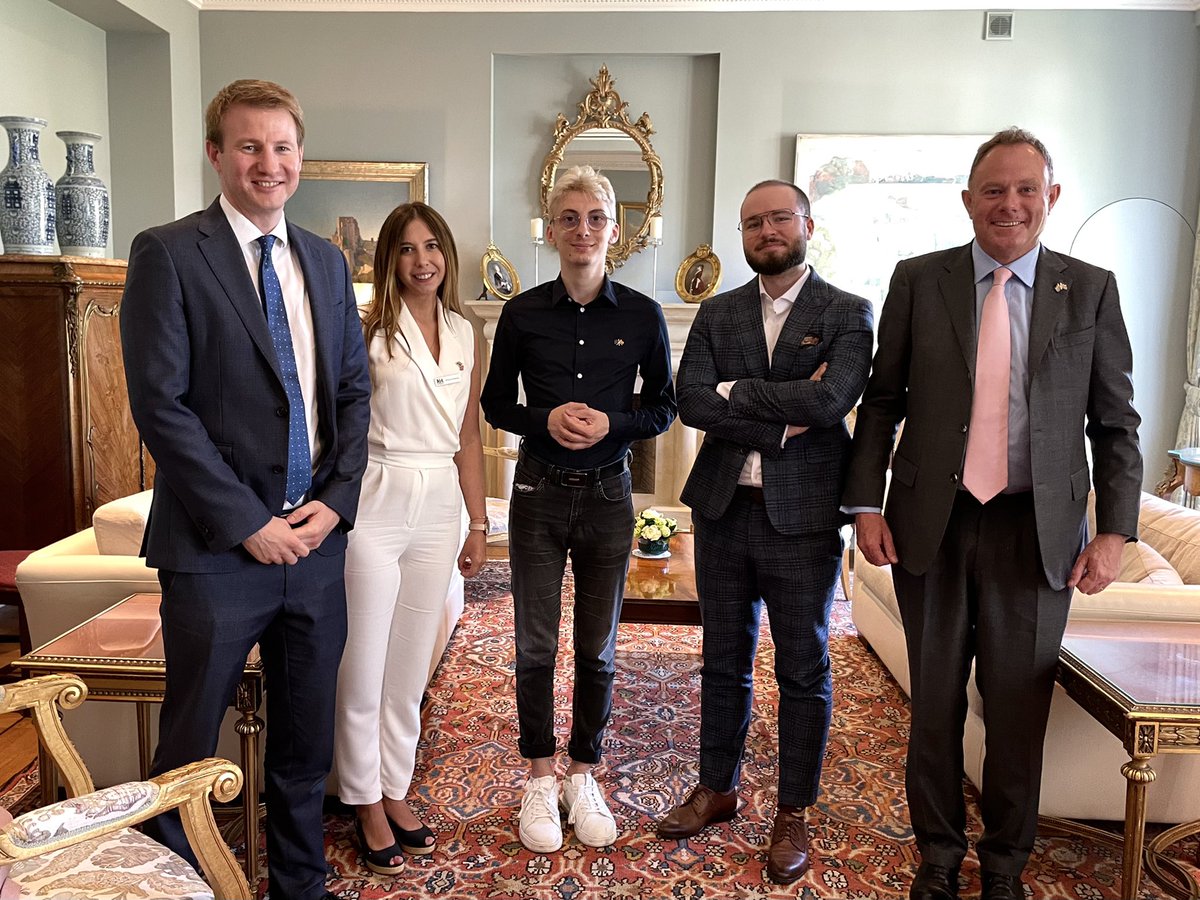ukinpoland's tweet photo. 🇬🇧 @nickherbertcbe started his visit to Poland with breakfast with LGBT+ activists @BartStaszewski @DominikkKuc 🏳️‍🌈

The main topics of conversation were LGBT Free Zones, the LGBTQ+ School Ranking, and issues facing young people. 

#Pride2022 #PrideMonth https://t.co/K9ihxPyGuQ