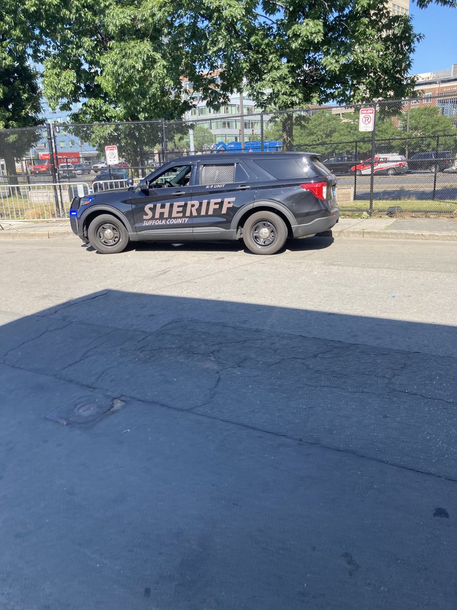 There is no reason to park a K9 🐕 unit on Bradston St every day except to intimated and harrass ppl seeking lifesaving #methadone treatment. ⁦<a href="/stevenwtompkins/">stevetompkins</a>⁩ you and ⁦<a href="/SheriffSuffolk/">Suffolk Sheriff</a>⁩ are not protecting or serving me or my patients. #mapoli