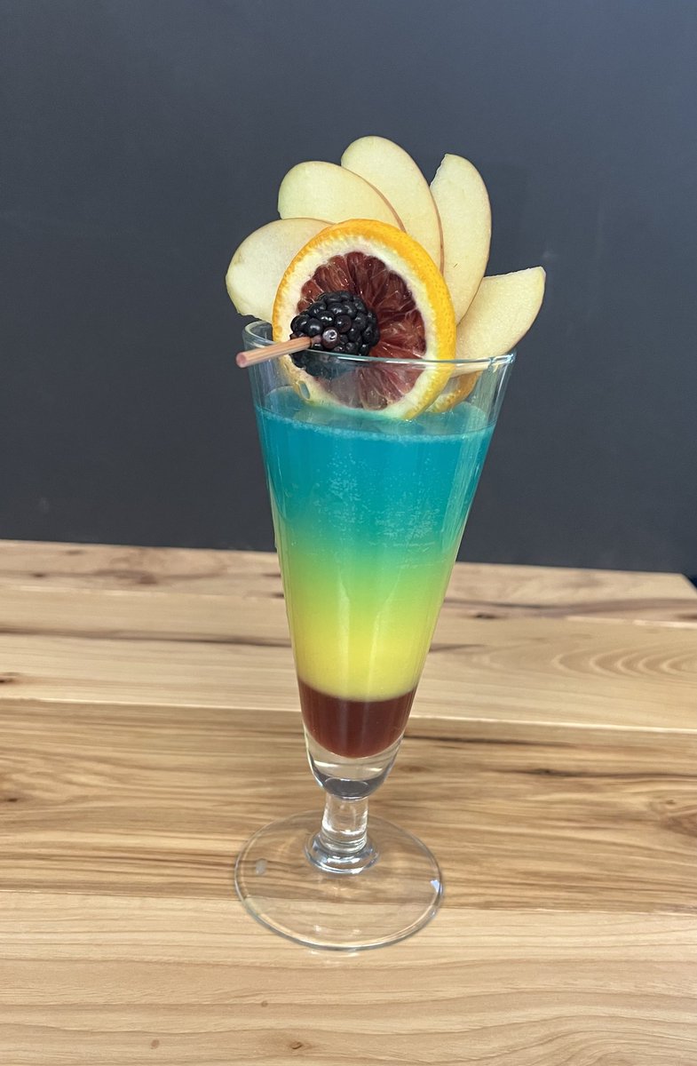 ahs_facs's tweet photo. Food as Art- fruit garnishes!  #mocktails #FCSrocks #recipeoftheday #CTE #arlingtonCSD https://t.co/ohu3HbvaJD