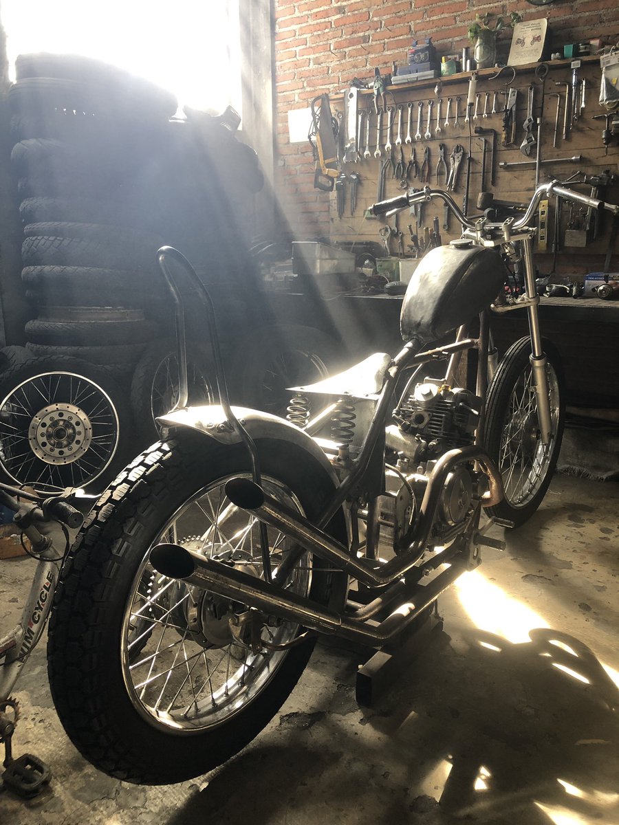 inooood's tweet photo. tidak mudah menebak selera orang, yang terbaik adalah menghargai satu sama lain. karena seleramu dan seleraku pasti berbeda.  

#chopperindonesia #modifikasi #kustomkulture #rdcustom #kitakeren https://t.co/6T3HujeJGh