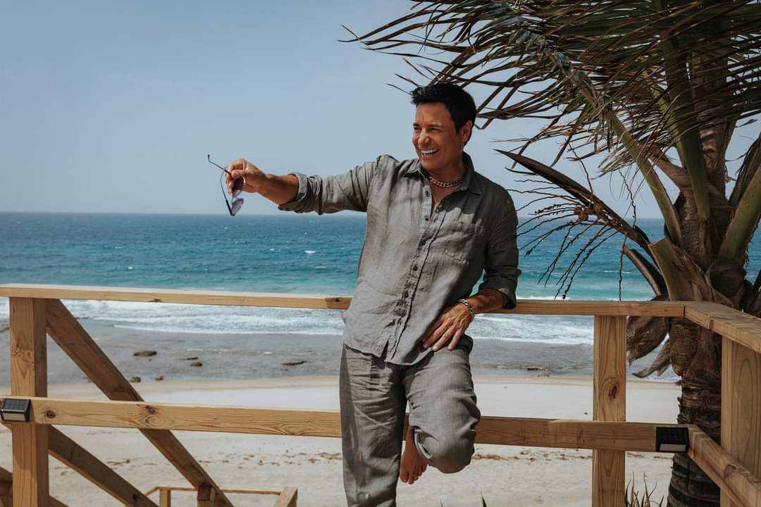 🚨¡NUESTRO PAPÁ VUELVE A LA MÚSICA!🚨
Te regalo estas bellas postales de <a href="/CHAYANNEMUSIC/">CHAYANNE</a> para recordarte que está de regreso en la música y su nueva canción #TeAmoyPunto ¡ya está disponible! Dale play al video oficial: youtu.be/rCXePHFsd1c