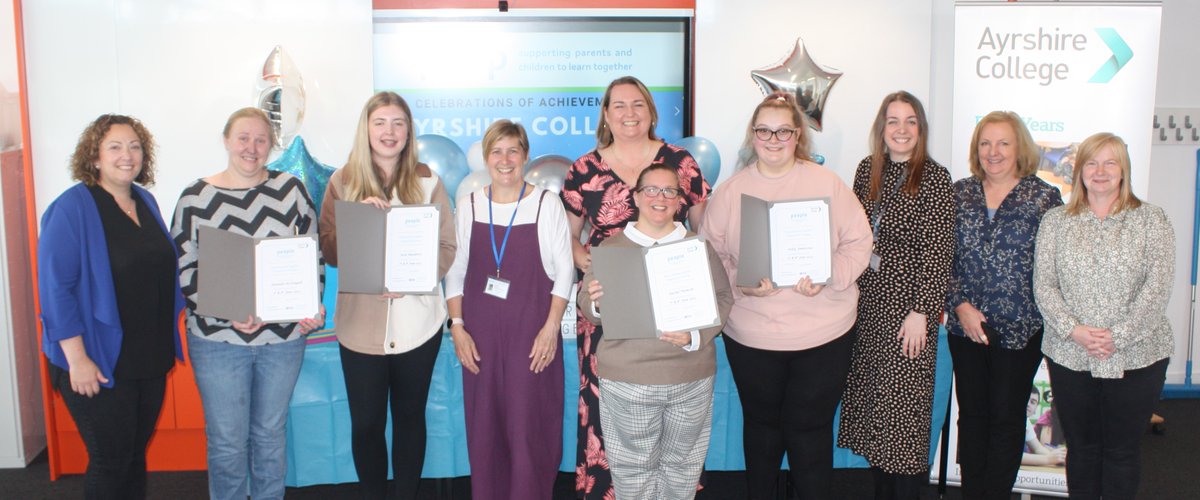 Congratulations to <a href="/AyrshireColl/">Ayrshire College</a> first ever cohort of <a href="/PeepleCentre/">Peeple</a> Early Years Practitioners who received their certificates today <a href="/ayrshirekelc/">@AyrshireKelc</a> 

Fabulous achievement - well done to all!!  
🎉⭐🥂