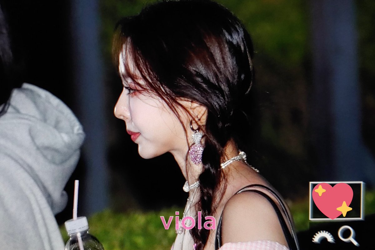 viola__vivi's tweet photo. 220624 뮤직뱅크 퇴근 프리뷰

#비비 #ViVi #이달의소녀 #LOONA 
@loonatheworld https://t.co/uxsiwRHKXG