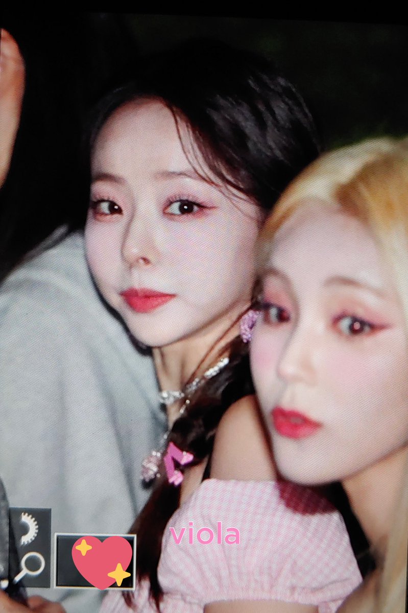 viola__vivi's tweet photo. 220624 뮤직뱅크 퇴근 프리뷰

#비비 #ViVi #이달의소녀 #LOONA 
@loonatheworld https://t.co/uxsiwRHKXG