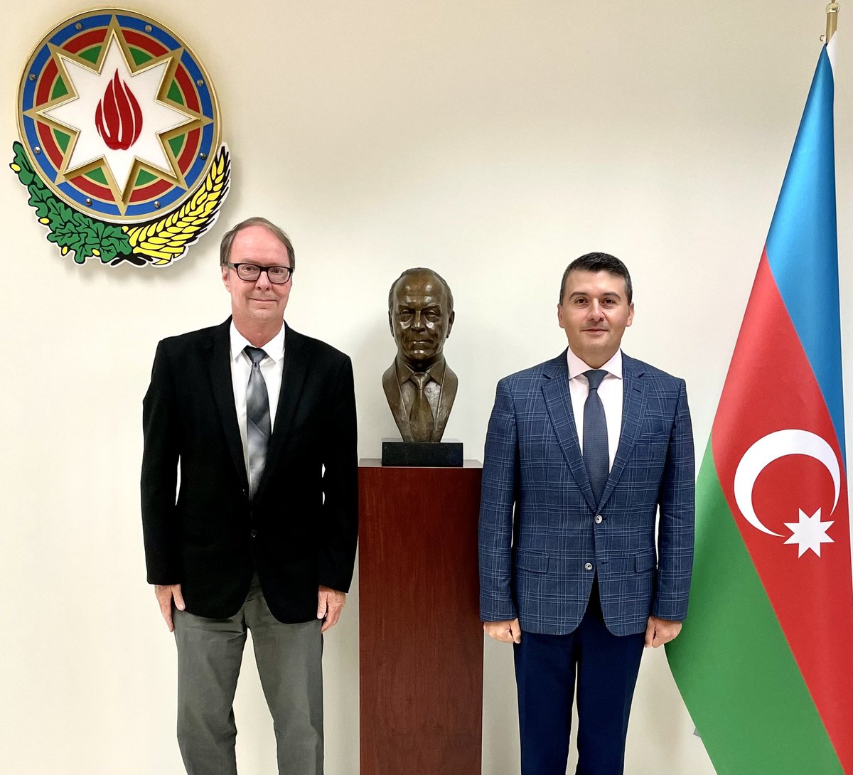 Pleased to meet The Honorable Ben Lyon, the very first Honorary Consul of #Slovakia in Los Angeles, and welcome him to <a href="/LACCorps/">Los Angeles Consular Corps</a>. I wish The Hon. Lyon every success during his assignment.