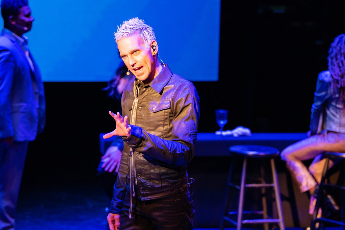 We haven't featured our rock vocalist <a href="/TonyTheVincent/">TONY VINCENT</a> on our page in a while! Here he is charismatically singing during our showcase event from a few a months ago 🎭
