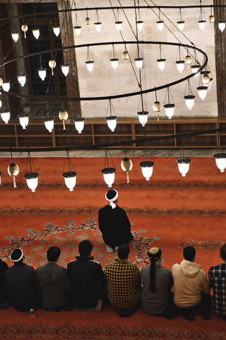 "Eğer O razı olsa, bütün dünya küsse ehemmiyeti yok. Eğer O kabul etse, bütün halk reddetse tesiri yok."
(Risale-i Nur / Lem’alar)