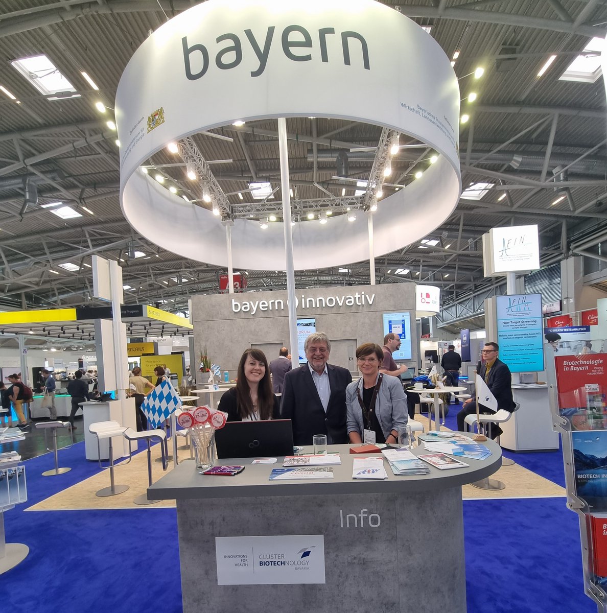 BioM_Munich's tweet photo. 👋🏽 Good-bye #Analytica &amp; #FinanceDays!
Tolle Gespräche, Diskussionen &amp; #innovative Produkte/Technologien aus #Labortechnik, #Analytik, #Biotechnologie &amp; #Medizintechnik am bayerischen Gemeinschaftsstand!
✨Highlight:🥨Weißwurstfrühstück mit unkompliziertem #Networking! https://t.co/EqOQElir2S