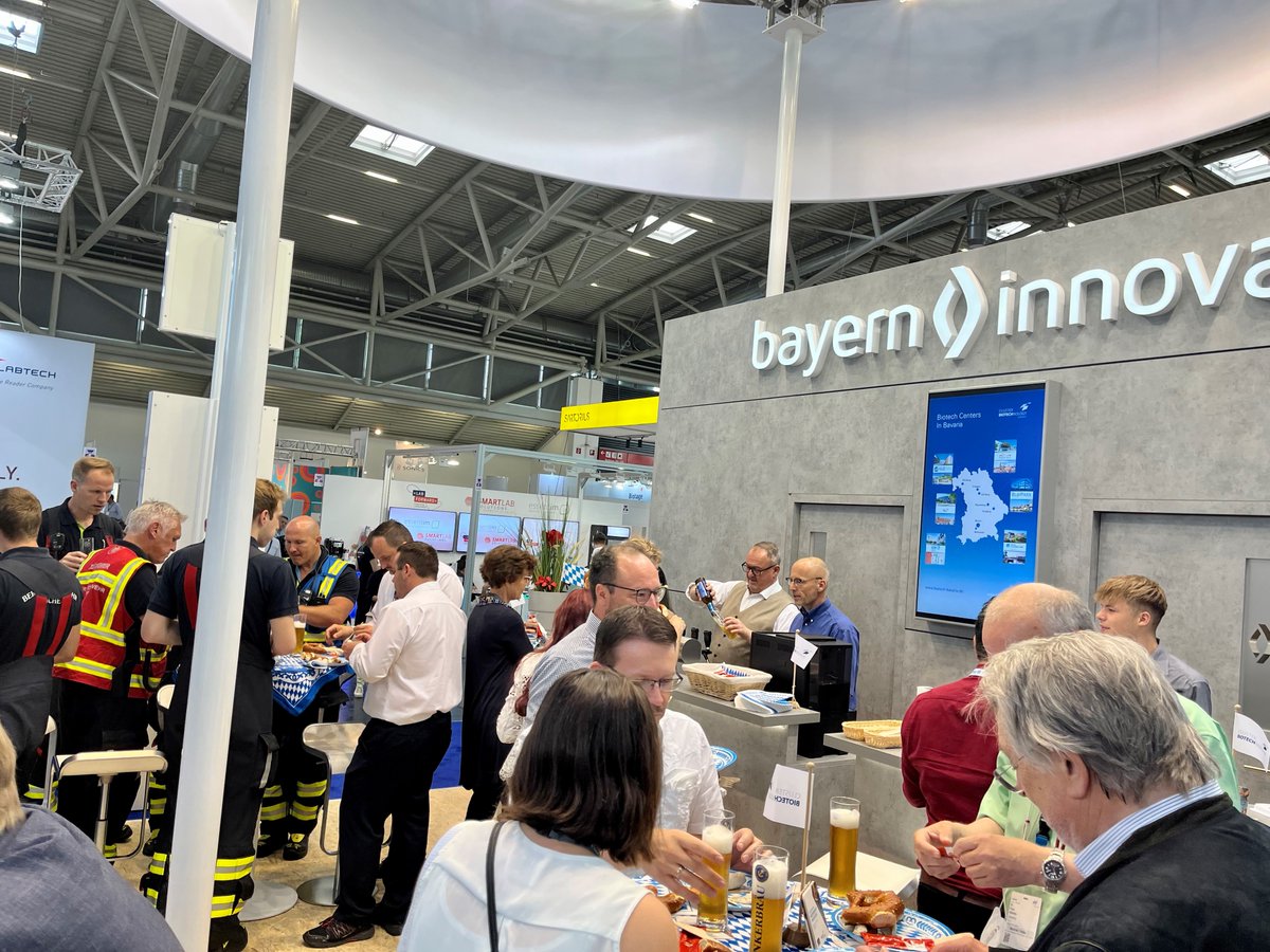 BioM_Munich's tweet photo. 👋🏽 Good-bye #Analytica &amp; #FinanceDays!
Tolle Gespräche, Diskussionen &amp; #innovative Produkte/Technologien aus #Labortechnik, #Analytik, #Biotechnologie &amp; #Medizintechnik am bayerischen Gemeinschaftsstand!
✨Highlight:🥨Weißwurstfrühstück mit unkompliziertem #Networking! https://t.co/EqOQElir2S