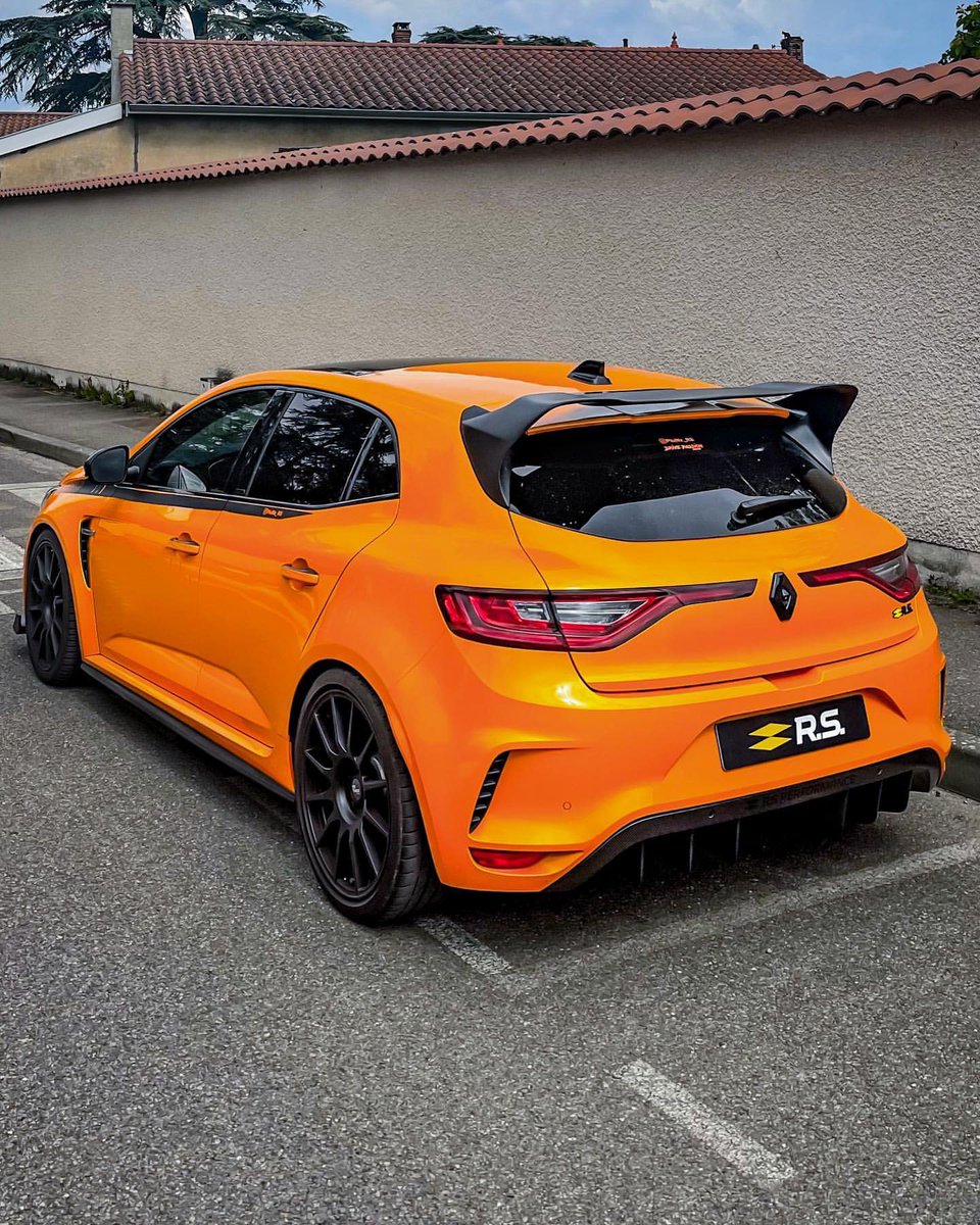 carpxrnpicx's tweet image. Megane RS