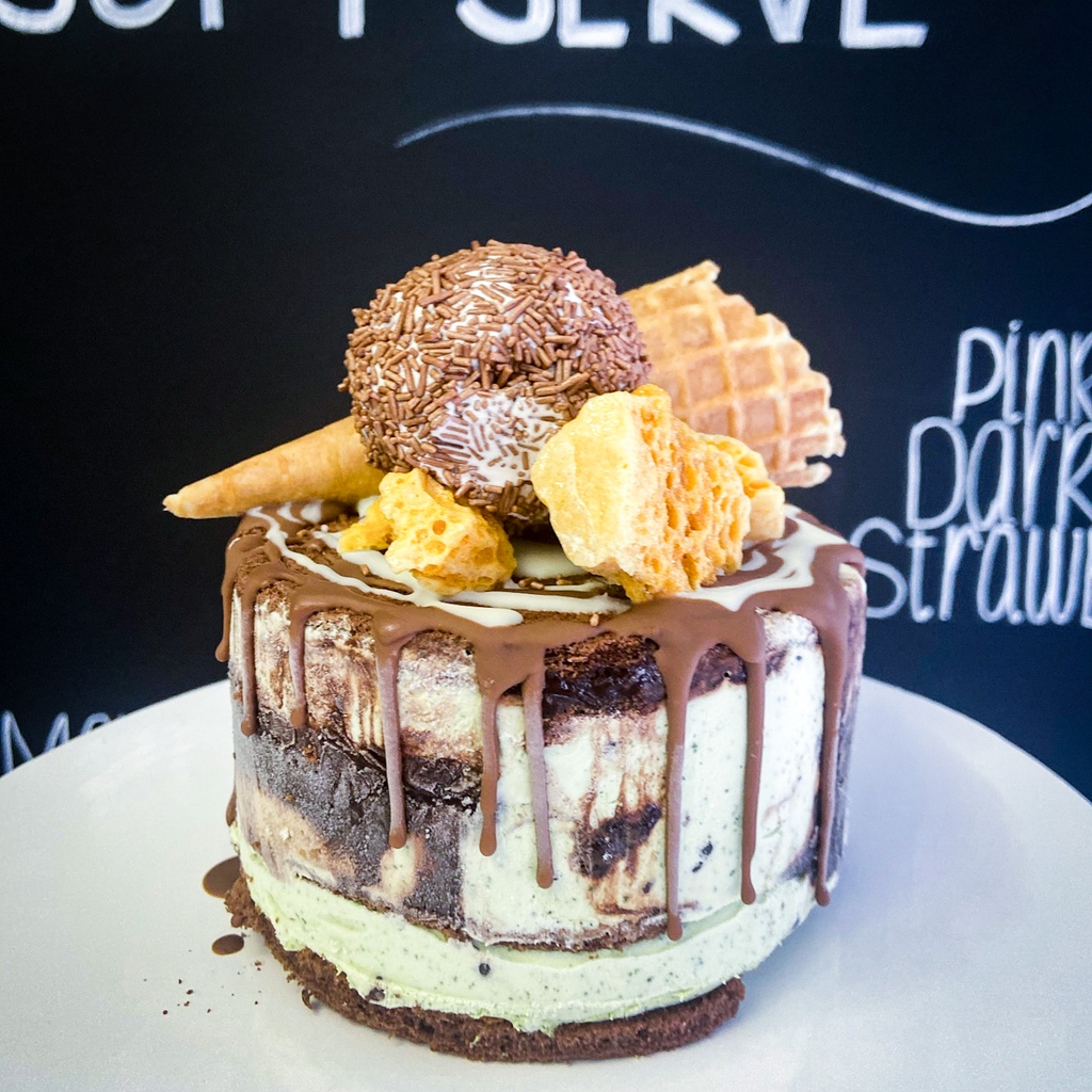 bears_icecream's tweet photo. Get the party started with a Bears Ice Cream Cake!🤩
Get yourself the ultimate cake for whatever the occasion, whether it's for a birthday party or keep it all to yourself!✨
https://t.co/JAbv3mPJ8s
#Bearsicecream #icecreamcake #birthdaycake #cake #creativeicecream https://t.co/eYBDm3we67